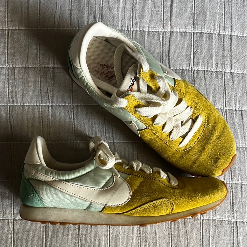 NIKE Womens Steve Prefontain Pre Montreal Racer Sneakers Size 6.5 US